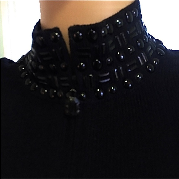 ST. JOHN BLACK SWEATER SIZE 10 LIKE NEW CONDITION - Picture 4 of 9